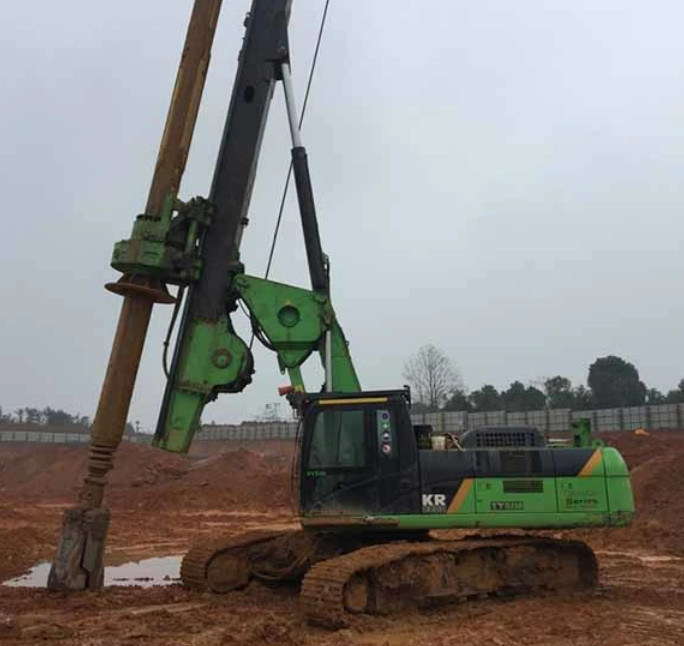 Maksimum Sondaj Derinliği 62m Mini Kazık Makinesi Kr220c Döner Sondaj Rig